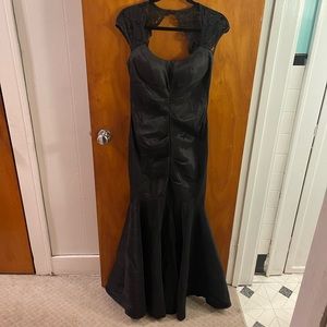 Xscape by Joanna Chen Black Ruched Mermaid Dress 10 Lace Back Cutout